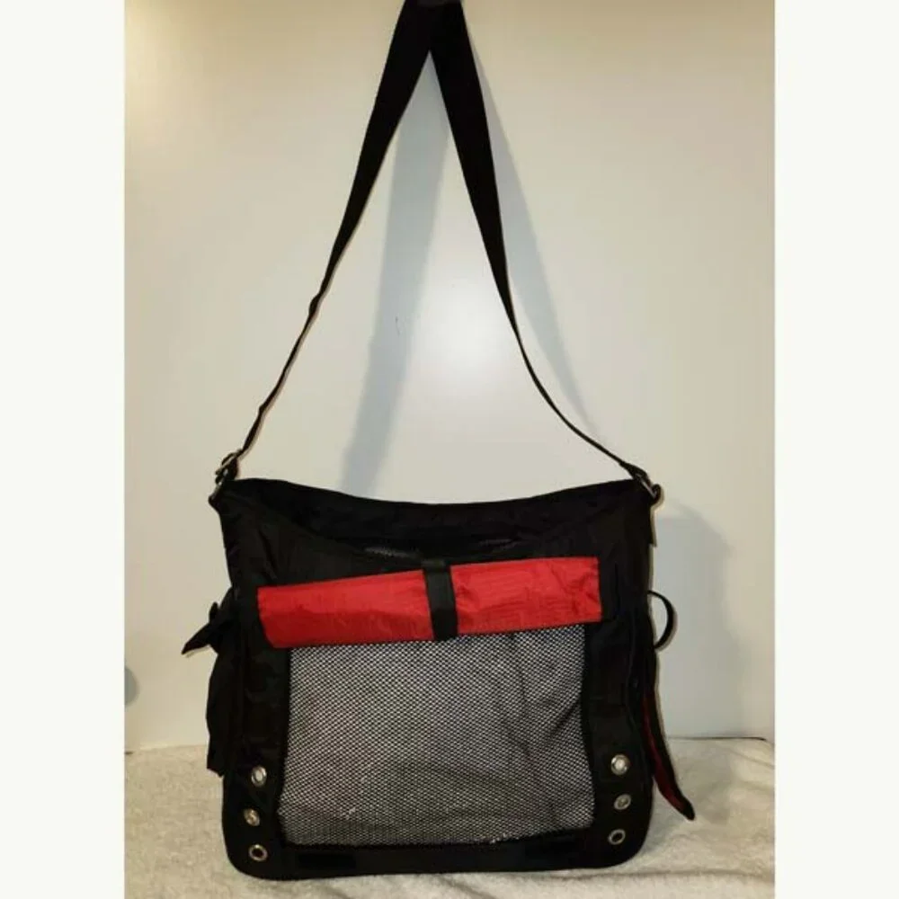 BOOTS AND BARKLEY EXTRA-LARGE BLACK NYLON SMALL PET CARRIER W/ZIP CLOSURE